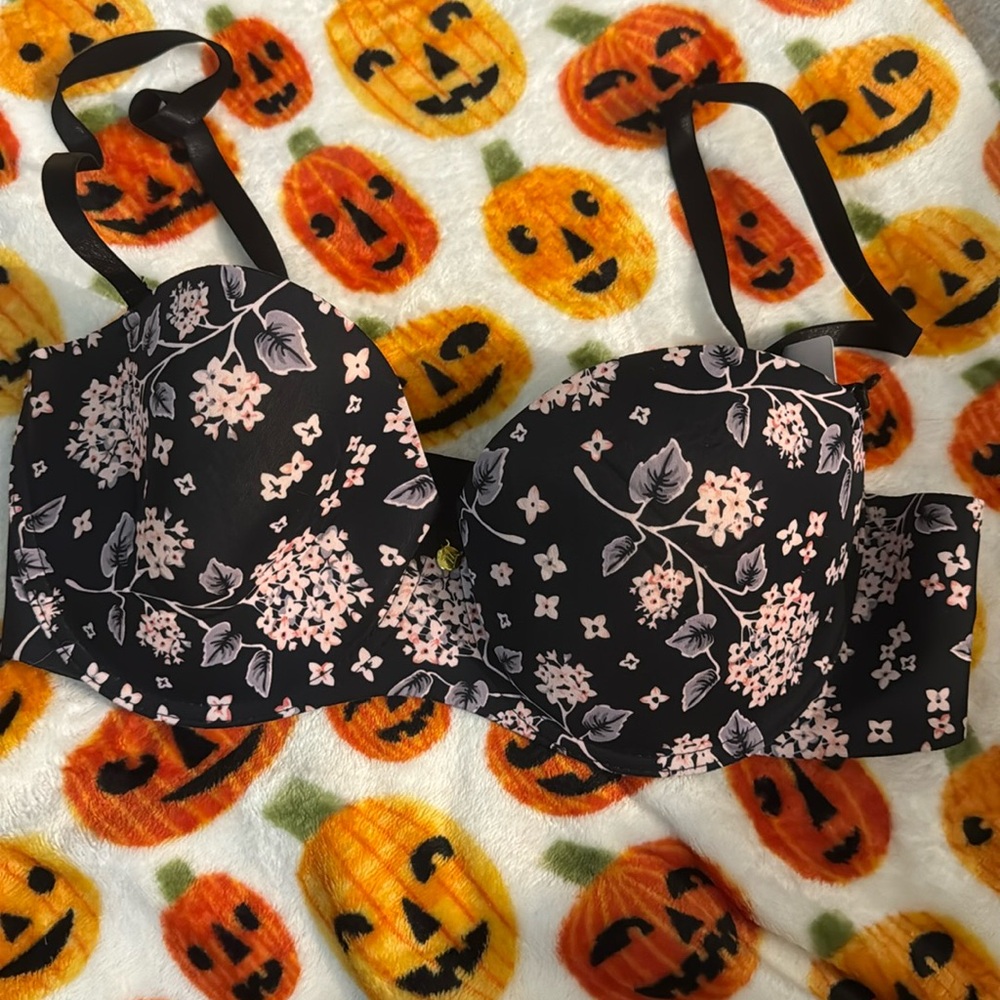 AdrienneVitadini bra size 36 C. Brand new with tags